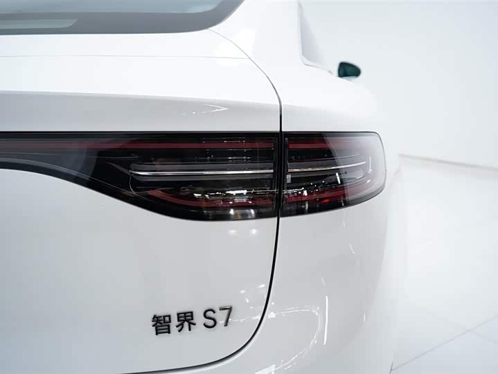 Фото 16 - Luxeed S7