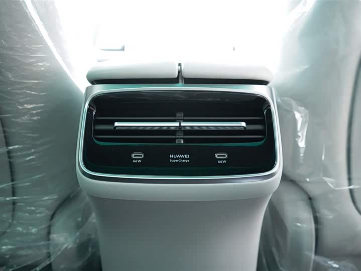 Фото 31 - Luxeed S7