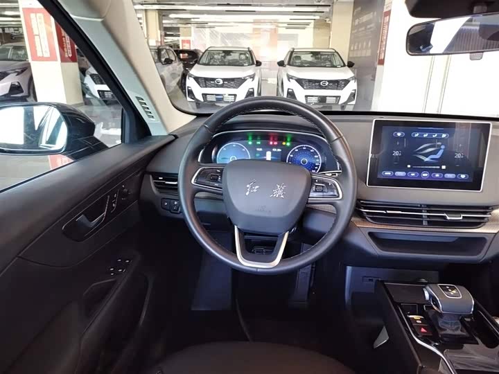 Фото 11 - Hongqi E-QM5