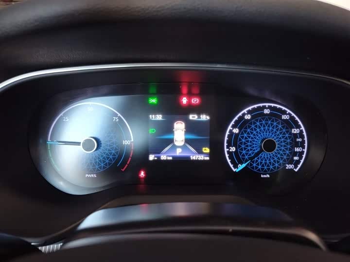 Фото 12 - Hongqi E-QM5