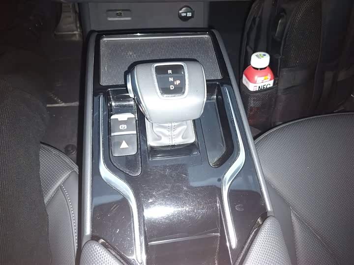 Фото 14 - Hongqi E-QM5