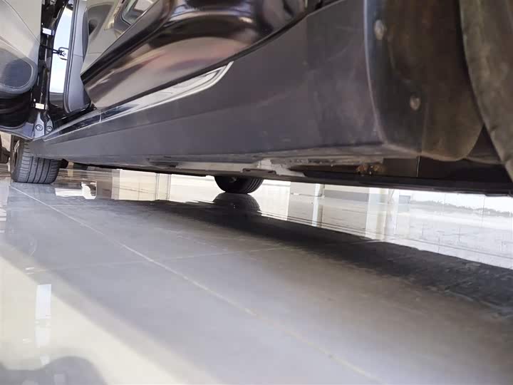 Фото 22 - Hongqi E-QM5