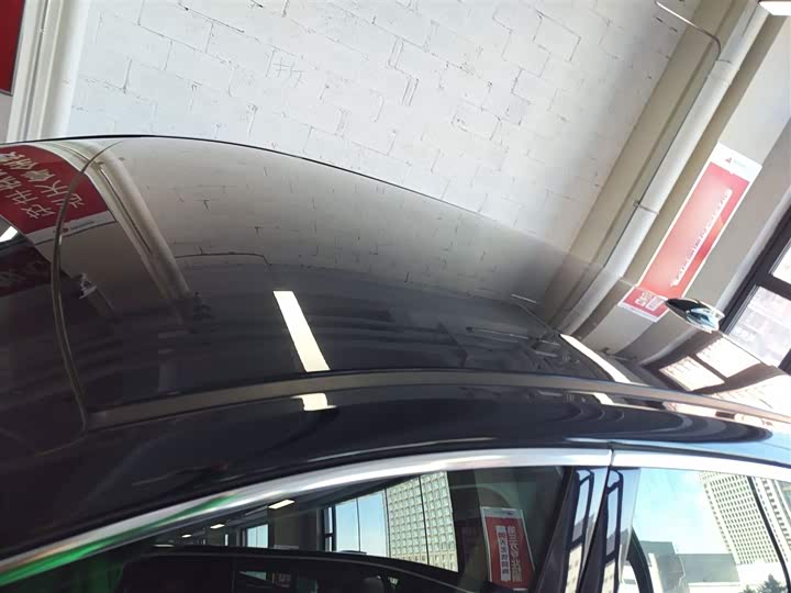 Фото 27 - Hongqi E-QM5