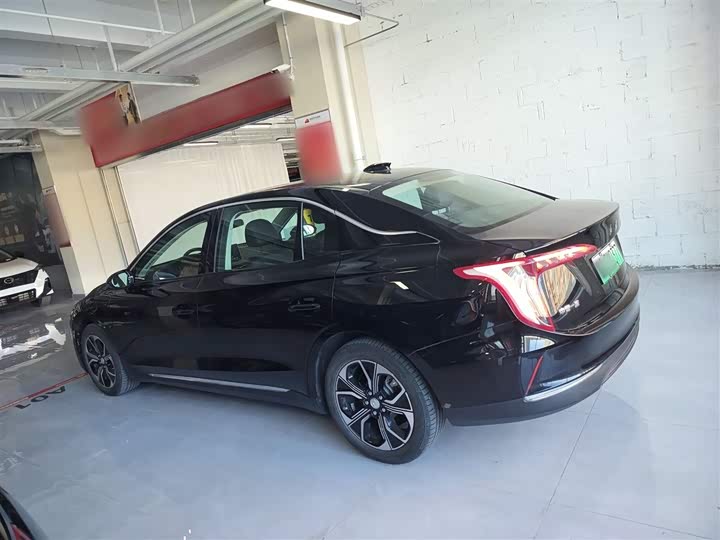 Фото 5 - Hongqi E-QM5