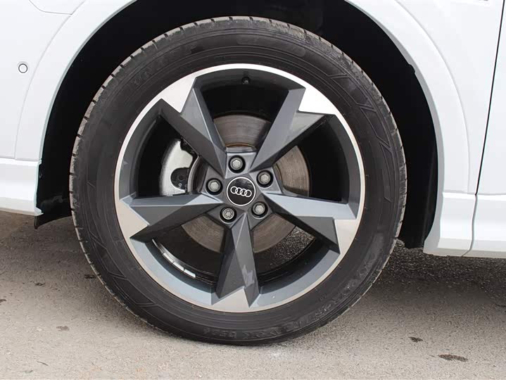 Фото 17 - Audi Q3