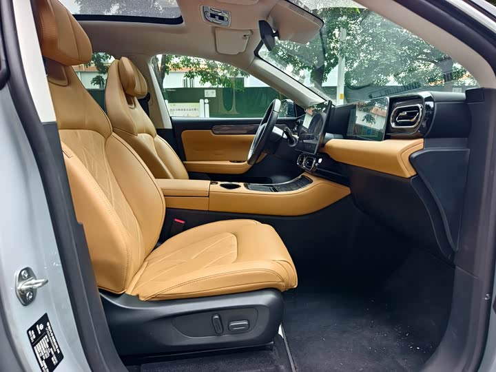 Фото 12 - Leapmotor C11