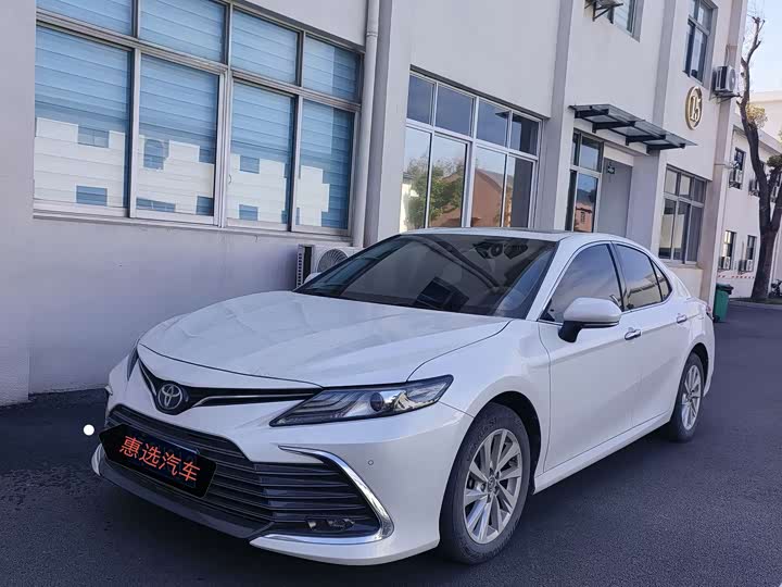 Фото 1 - Toyota Camry