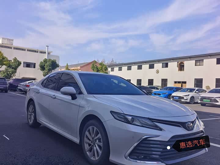 Фото 3 - Toyota Camry