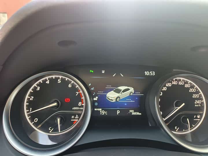 Фото 4 - Toyota Camry