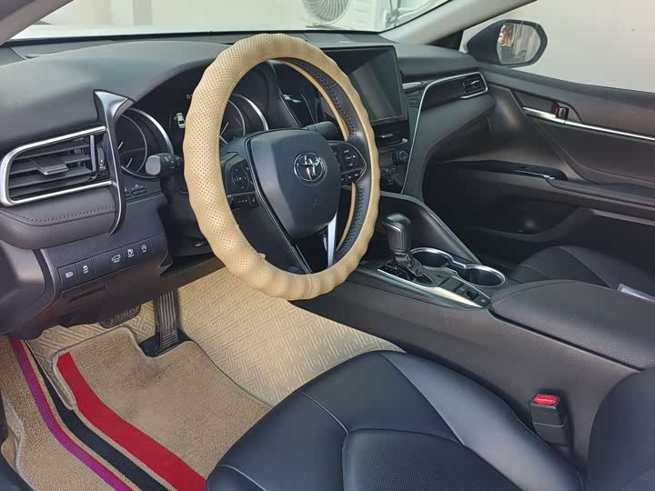 Фото 5 - Toyota Camry