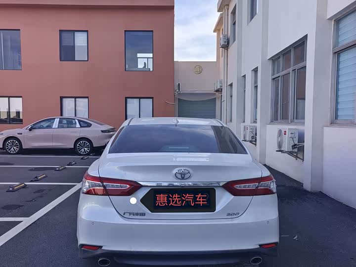 Фото 8 - Toyota Camry