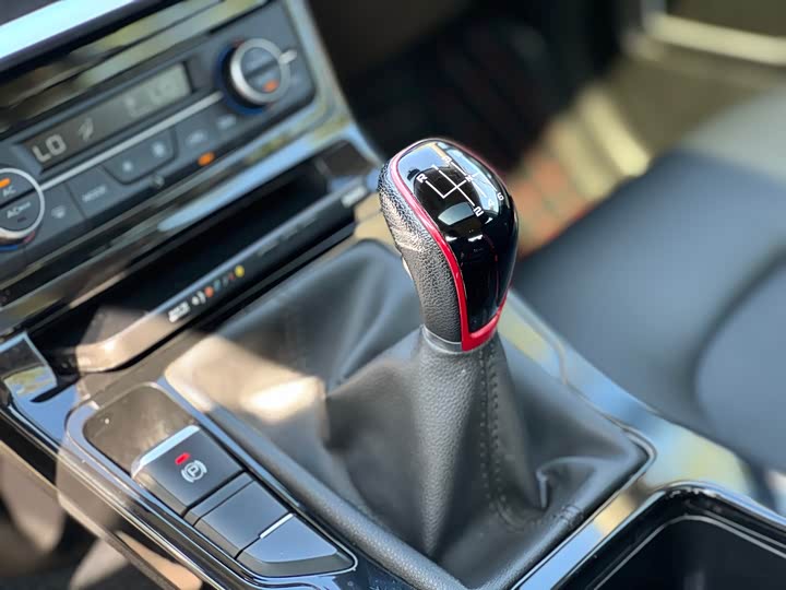 Фото 13 - Geely Emgrand GS