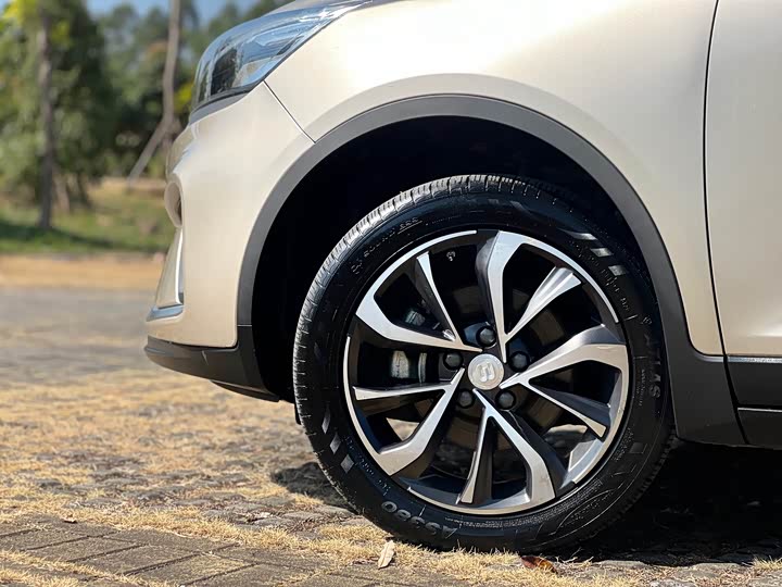 Фото 17 - Geely Emgrand GS