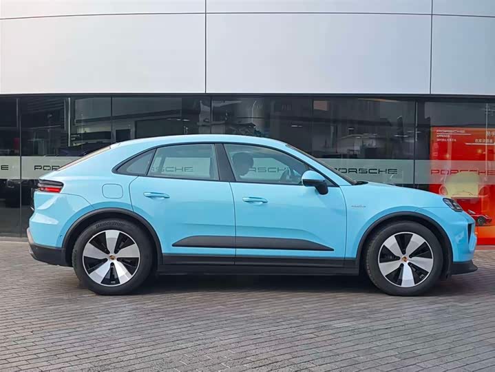 Фото 3 - Porsche Macan EV