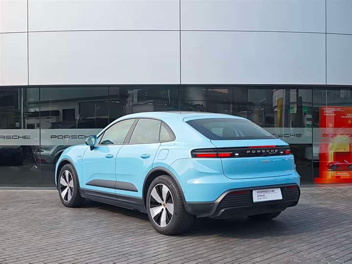 Фото 7 - Porsche Macan EV