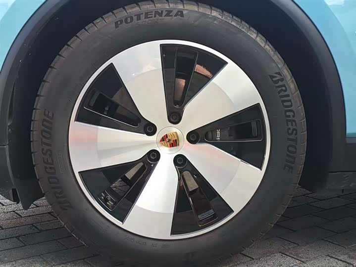 Фото 8 - Porsche Macan EV