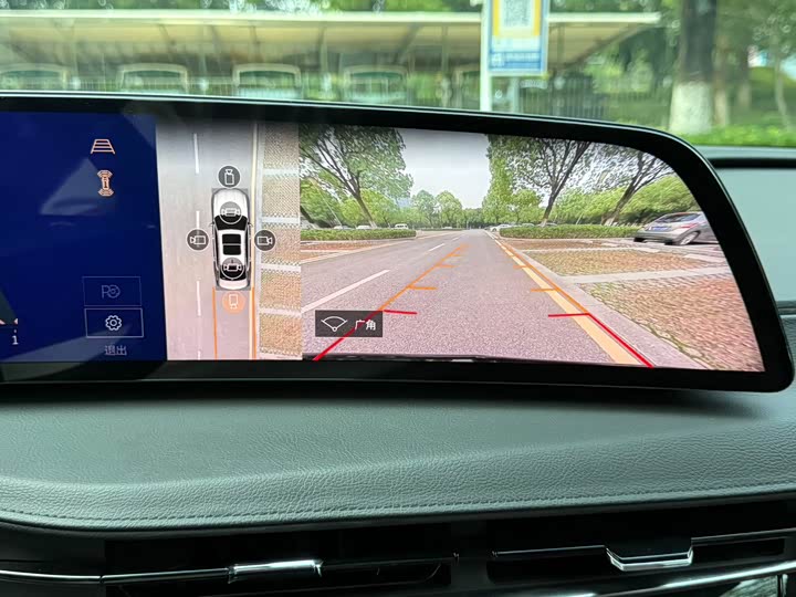 Фото 13 - Cadillac CT6