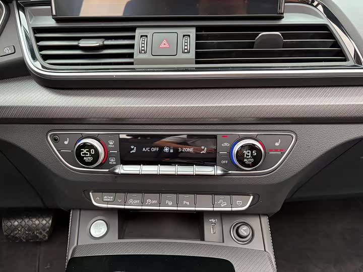 Фото 10 - Audi Q5L