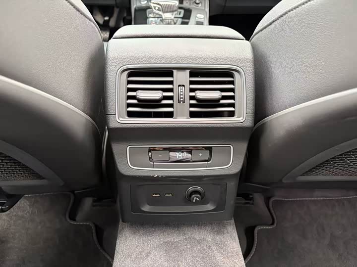 Фото 11 - Audi Q5L