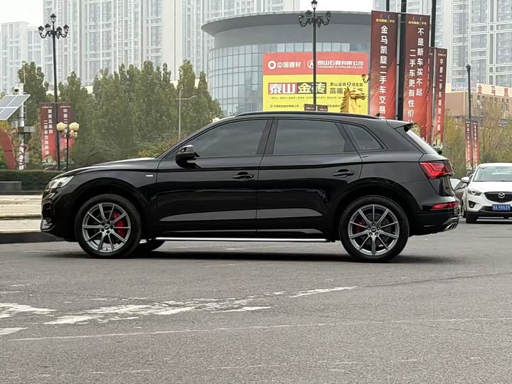 Фото 16 - Audi Q5L