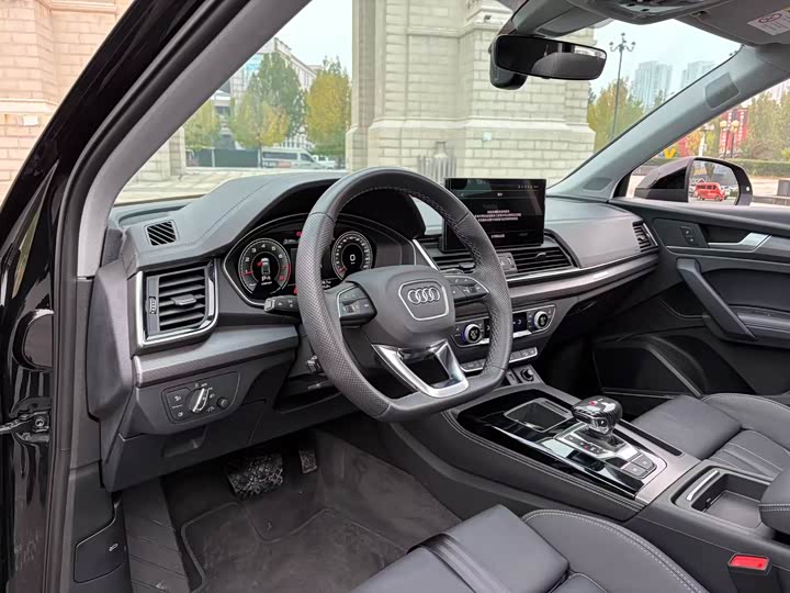 Фото 8 - Audi Q5L
