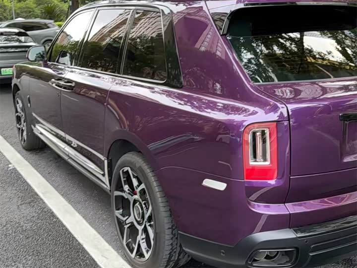 Фото 6 - Rolls-Royce Cullinan