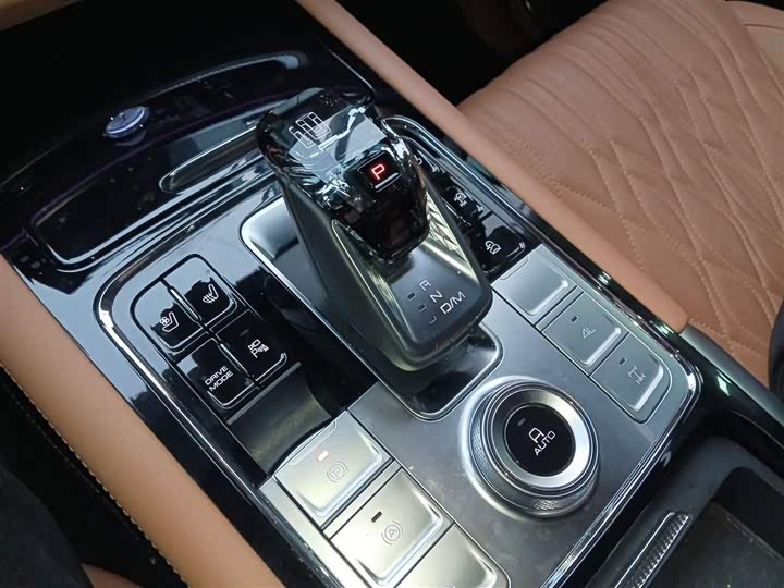 Фото 14 - Tank 500 Hybrid