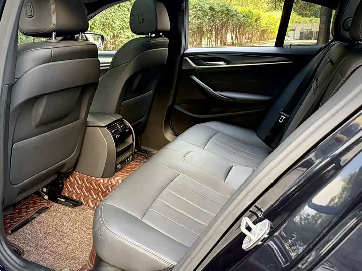 Фото 8 - BMW 5 Series