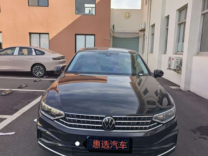 Фото 2 - Volkswagen Magotan