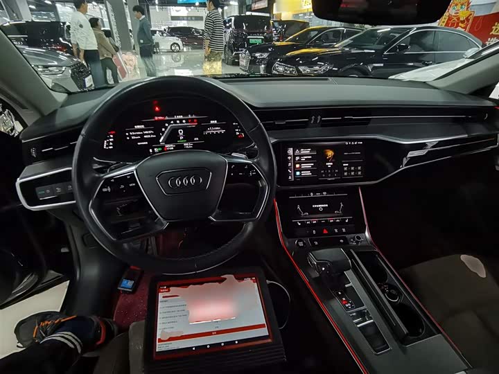 Фото 10 - Audi A7L