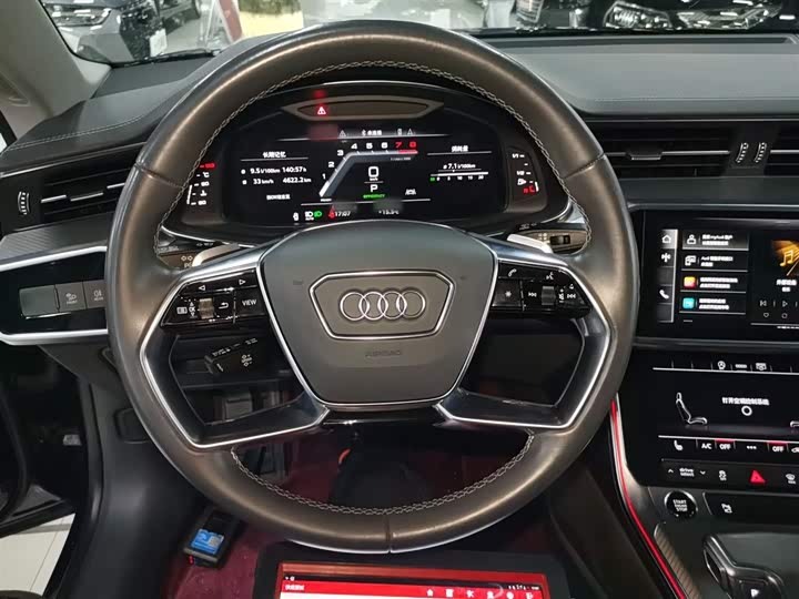 Фото 11 - Audi A7L