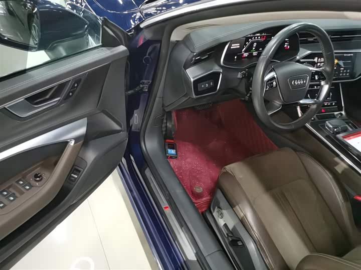 Фото 16 - Audi A7L