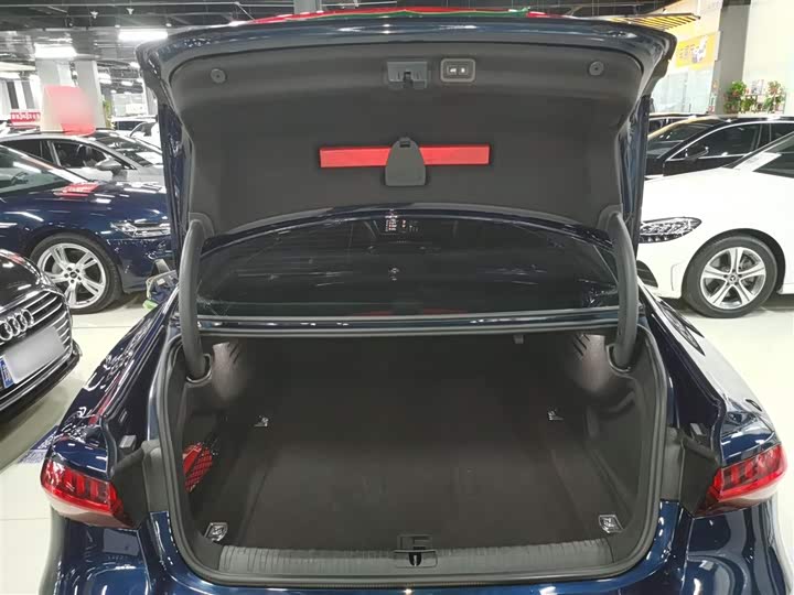 Фото 19 - Audi A7L