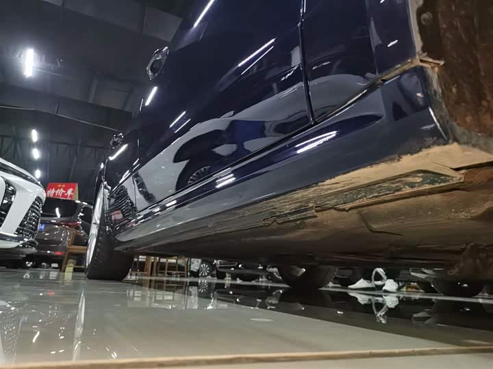 Фото 21 - Audi A7L