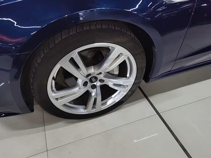 Фото 23 - Audi A7L