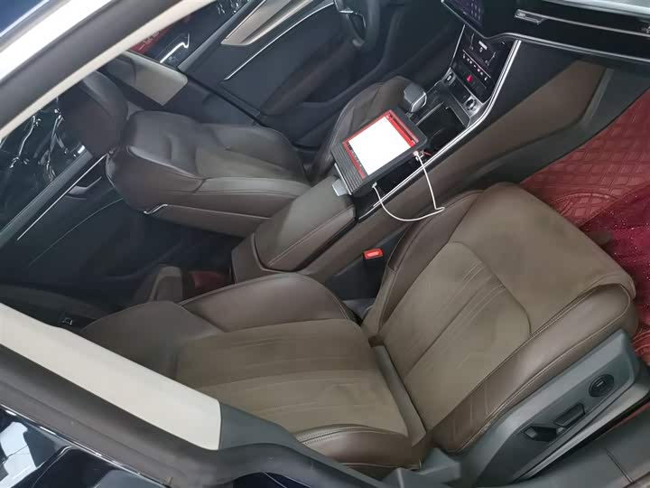 Фото 25 - Audi A7L