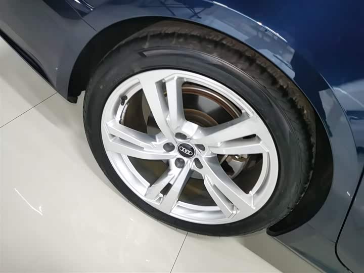 Фото 26 - Audi A7L