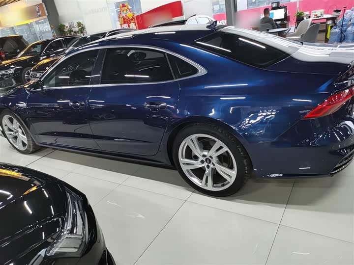 Фото 5 - Audi A7L