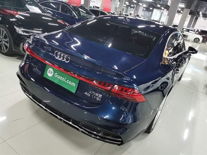 Фото 7 - Audi A7L