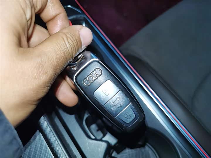 Фото 9 - Audi A7L