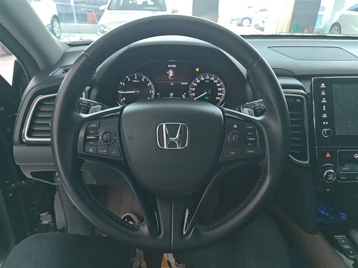 Фото 11 - Honda UR-V