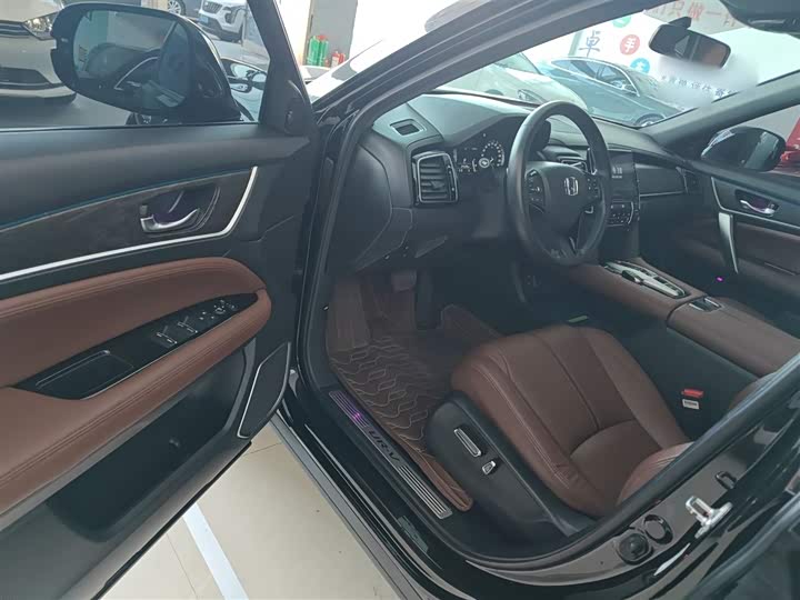 Фото 16 - Honda UR-V