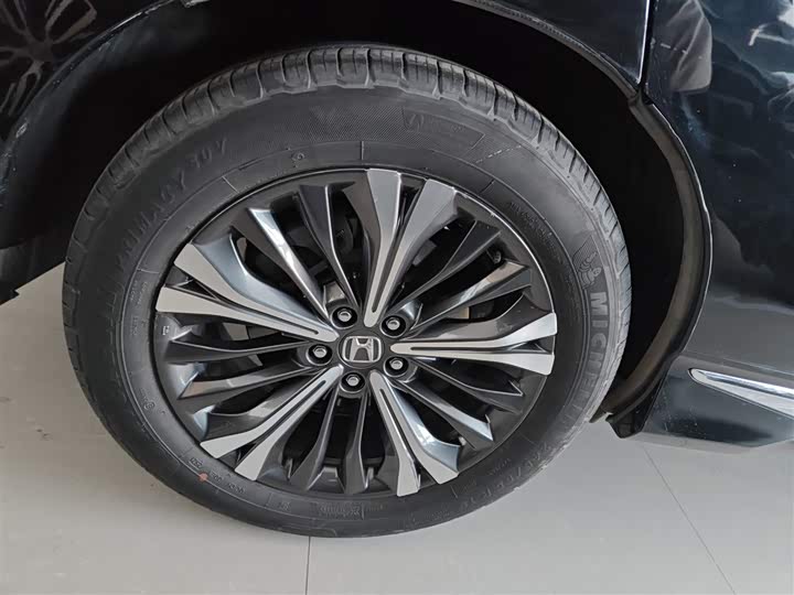 Фото 25 - Honda UR-V