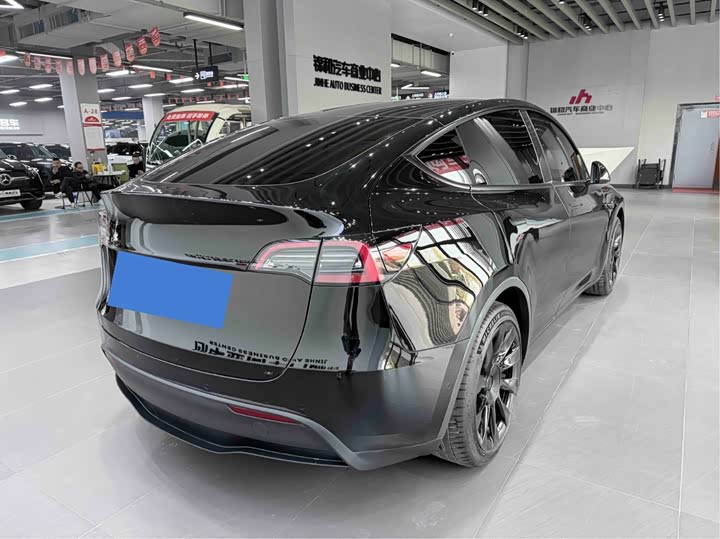 Фото 11 - Tesla Model Y