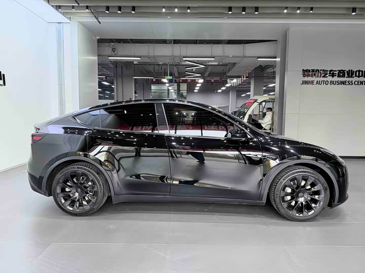 Фото 8 - Tesla Model Y