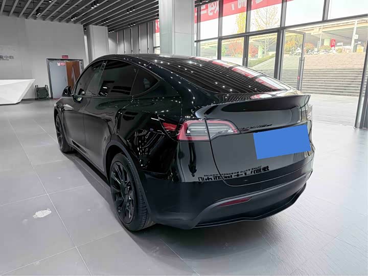 Фото 9 - Tesla Model Y
