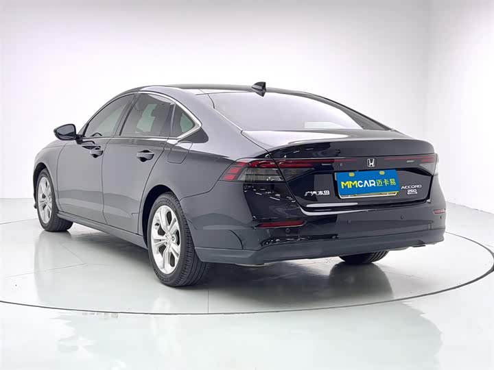 Фото 10 - Honda Accord