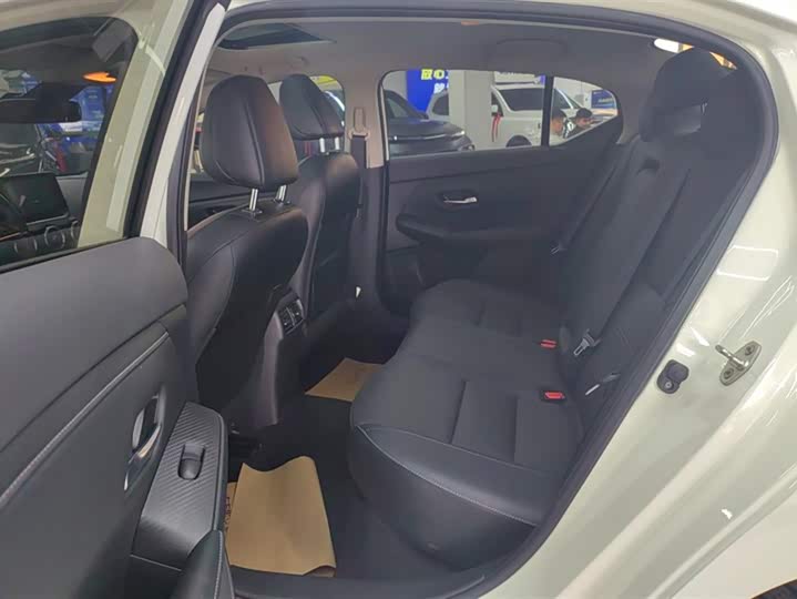 Фото 11 - Nissan Sylphy