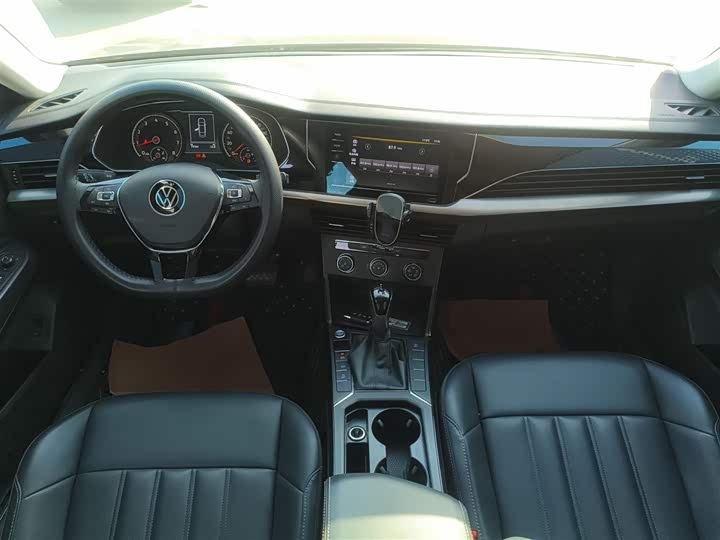 Фото 10 - Volkswagen Passat