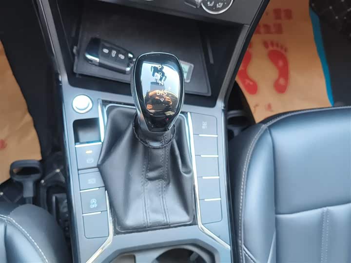 Фото 14 - Volkswagen Passat